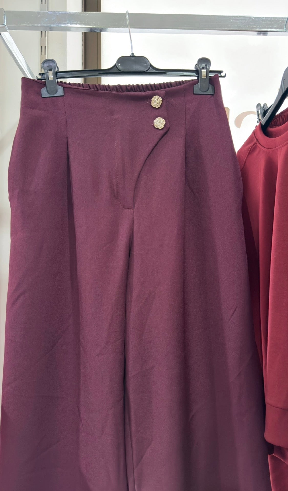 Pantalon boton dorado