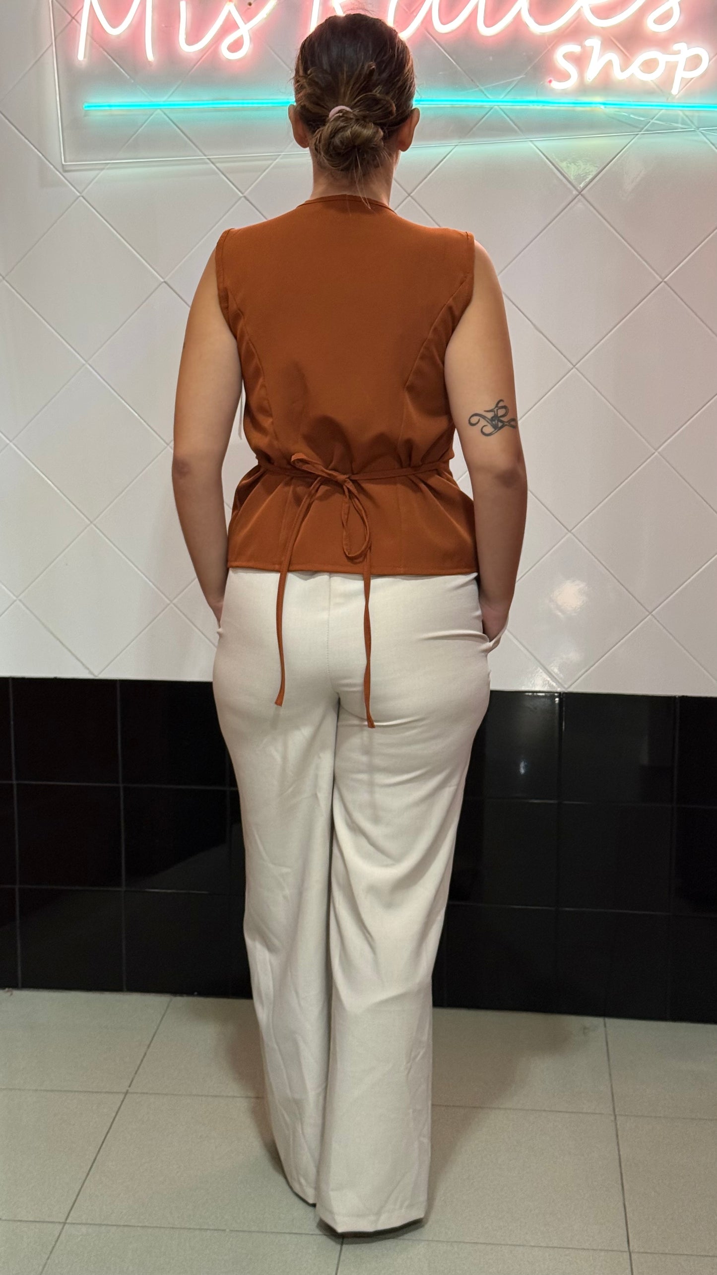 Pantalon boton dorado