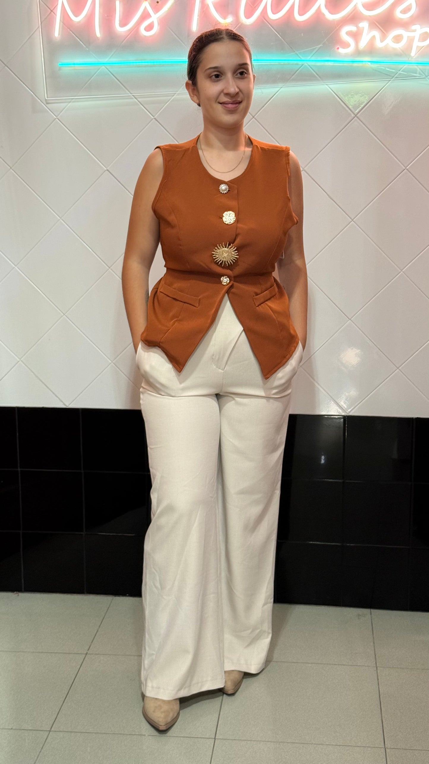 Pantalon boton dorado